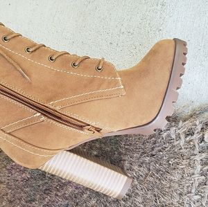 Ainsley Lug Sole ShoeDazzle Boots!